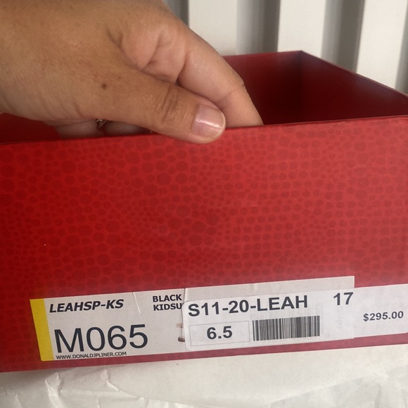 Brand new Sigerson Morrison Sandals never worn.. bought in boutique - Picture 3 of 3